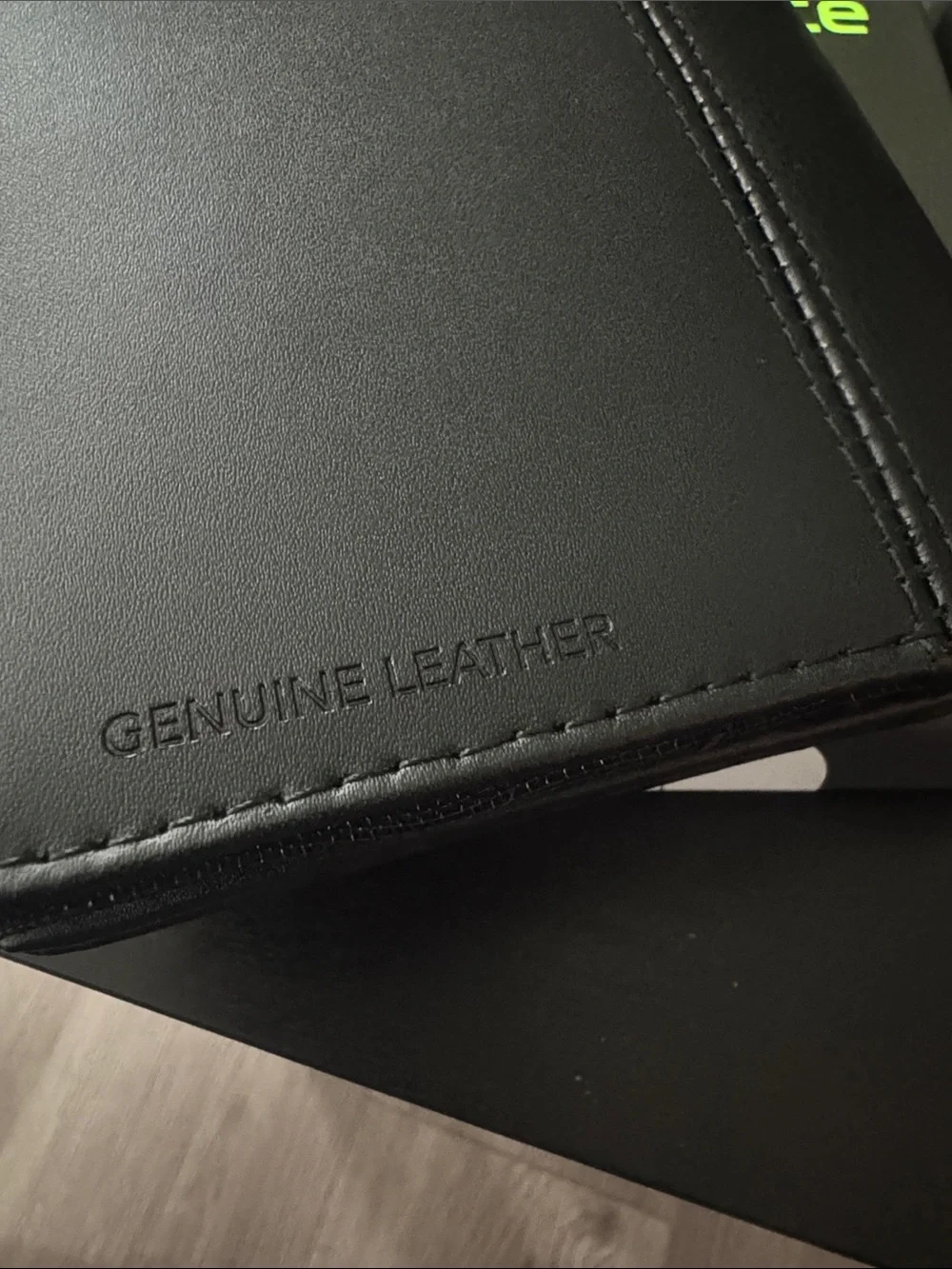 Samsonite Black Leather Fold Wallet with Stitched Detail